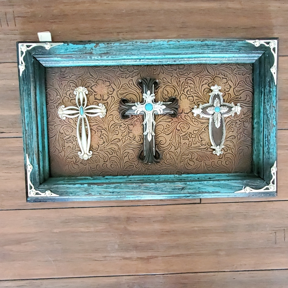 Turquoise cross picture